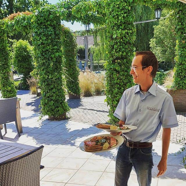 Medewerker bediening