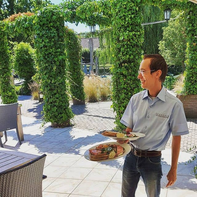 Medewerker bediening