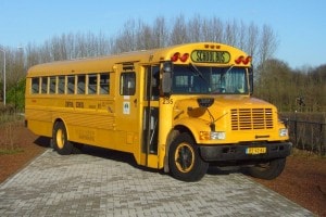 Amerikaanse schoolbus bij Landgoed de Biestheuvel